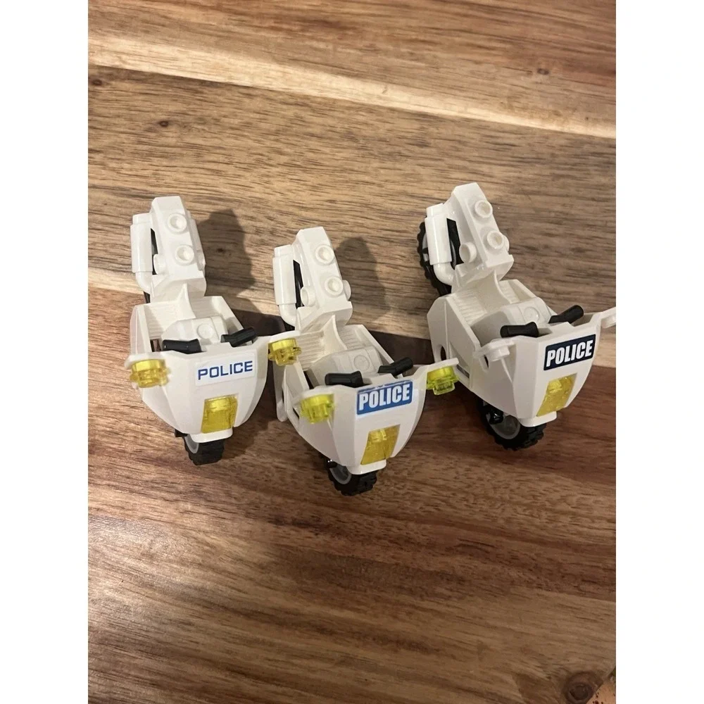 3 LEGO Motorcycle Police white for minifigures (1 Missing Lights) EUC See Pics